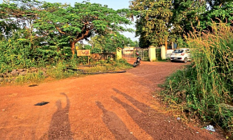 ಶಾಲೆಗೆ ಮೀಸಲಿಟ್ಟ ಜಾಗದಲ್ಲಿ ರಸ್ತೆಗೆ ಆಕ್ಷೇಪ