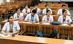 ದೇಶದಲ್ಲಿ ಈ ಸಲ 2000 ವೈದ್ಯಕೀಯ ಸೀಟುಗಳು ಖಾಲಿ!