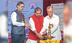 ಜೀವನಶೈಲಿ ಸುಧಾರಣೆಗೆ ಆಯುರ್ವೇದದಲ್ಲಿ ವಿಫುಲ ಅವಕಾಶ: ಡಾ| ಮೋಹನ ಆಳ್ವ