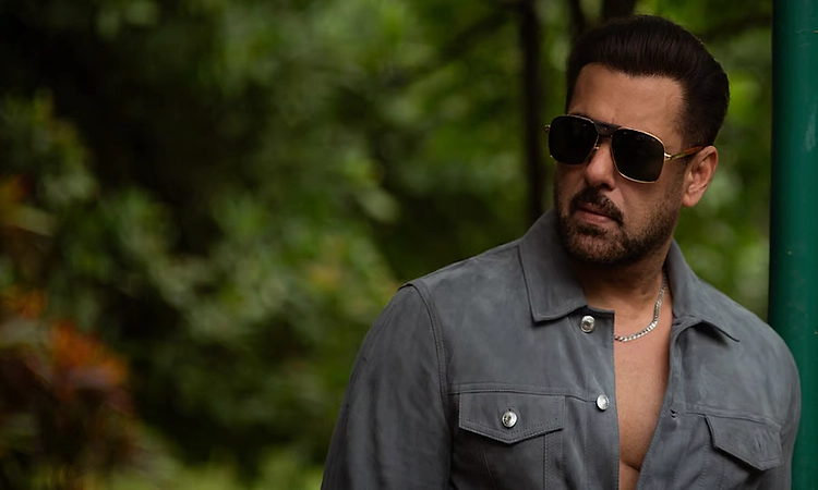 'It was a massive shock for entire nation': Salman Khan remembers late actor Dharmendra