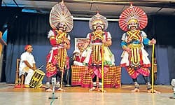 ಸಂಪ್ರದಾಯದ ಚೌಕಟ್ಟಿನಲ್ಲಿ ಮೂಡಿಬಂದ ನಡುತಿಟ್ಟಿನ ಯಕ್ಷಗಾನ 'ಪಾಂಡವಾಶ್ವಮೇಧ'