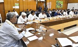 ‘ರೈಲ್ವೆ’ ಭೂಸ್ವಾಧೀನ ಚುರುಕುಗೊಳಿಸಿ: ಸಿಎಂ ಸಿದ್ದರಾಮಯ್ಯ