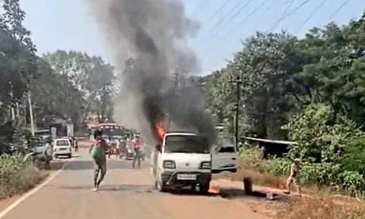 ಕಾಣಿಯೂರಿನಲ್ಲಿ ಆಮ್ನಿ ಕಾರಿಗೆ ಬೆಂಕಿ