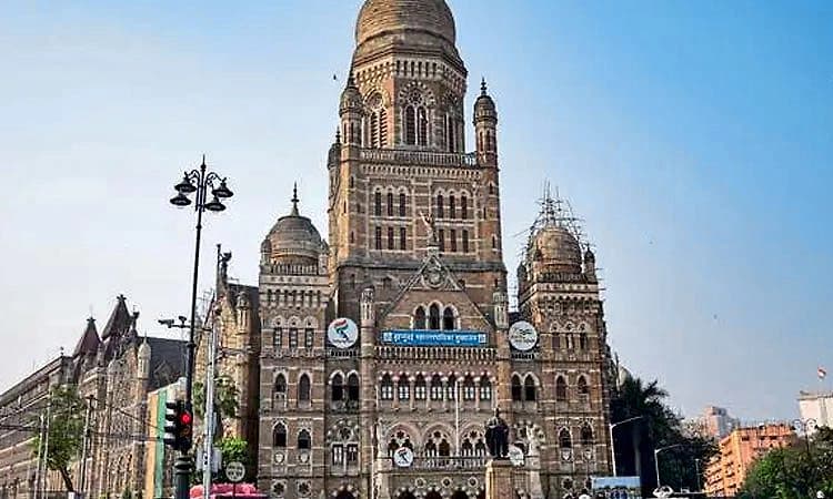 ಪುಣೆ: ನಾಮಪತ್ರ ಕದ್ದಿದ್ದಾರೆಂದು ಬಿಕ್ಕಿ ಬಿಕ್ಕಿ ಅತ್ತ ಶಿವಸೇನೆ ಅಭ್ಯರ್ಥಿ  