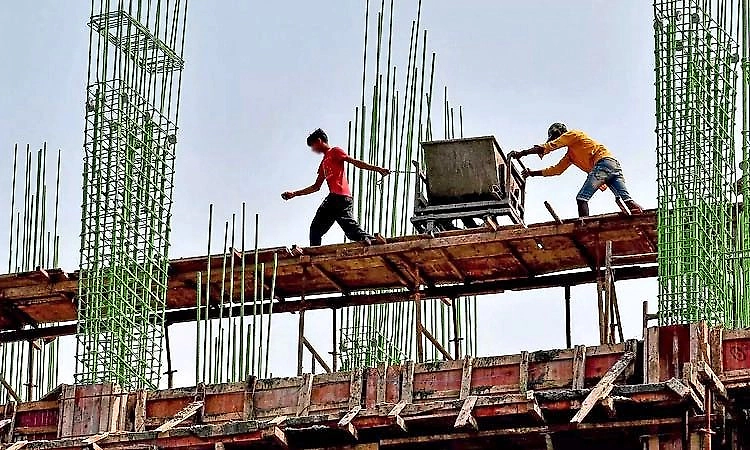Labour card: 2.43 lakh fake construction workers in the state!