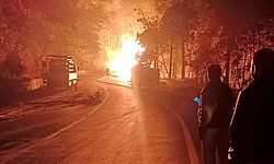 Yellapura: ನಿಯಂತ್ರಣ ತಪ್ಪಿ ಪಲ್ಟಿ, ಹೊತ್ತಿ ಉರಿದ ಟ್ಯಾಂಕರ್ ಲಾರಿ