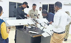 ದೊಡ್ಡಬಳ್ಳಾಪುರದಲ್ಲಿ ಮನೆ ಬಳಿ ಬಿದ್ದ ವಿಮಾನ ಮಾದರಿ ದೊಡ್ಡ ಡ್ರೋನ್‌!