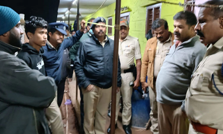 ಹೊಸಕೋಟೆ: ಮಲಗಿದ್ದಲ್ಲೇ ಉಸಿರುಗಟ್ಟಿ ಅಸ್ಸಾಂನ 4 ಕಾರ್ಮಿಕರು ಸಾವು?