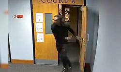 ನ್ಯಾಯಾಧೀಶರ ಮುಂದೆಯೇ ಕೋರ್ಟ್‌ನಿಂದ ಓಡಿ ಹೋದ ಡ್ರಗ್ಸ್ ಆರೋಪಿ; ಪೊಲೀಸರಿಂದ ತೀವ್ರ ಶೋಧ!