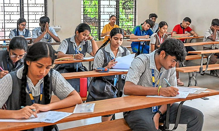 ಸಾಂಗವಾಗಿ ನಡೆದ ತೃತೀಯ ಭಾಷೆ ಪರೀಕ್ಷೆ