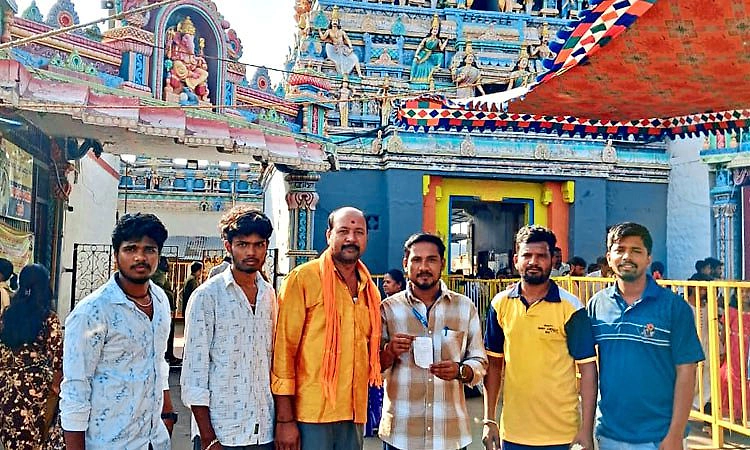 Koppala: ಶಾಸಕ ಹಿಟ್ನಾಳಗೆ ಮಂತ್ರಿ ಸ್ಥಾನಕ್ಕಾಗಿ ಅಭಿಮಾನಿಗಳಿಂದ ಹುಲಿಗೆಮ್ಮ ದೇವಿಗೆ ಅಭಿಷೇಕ