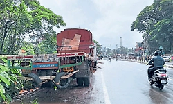 Bantwal: ಹೆದ್ದಾರಿ ಬದಿಯಲ್ಲಿ ಕಾದಿದೆ ಡೇಂಜರ್‌!