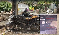 ಪ್ರೀತಿ ನಿರಾಕರಿಸಿದ್ದಕ್ಕೆ ಆಕ್ರೋಶ; ಎರಡು ಬೈಕ್‌ಗಳಿಗೆ ಬೆಂಕಿ ಹಚ್ಚಿದ ಭಗ್ನ ಪ್ರೇಮಿ 