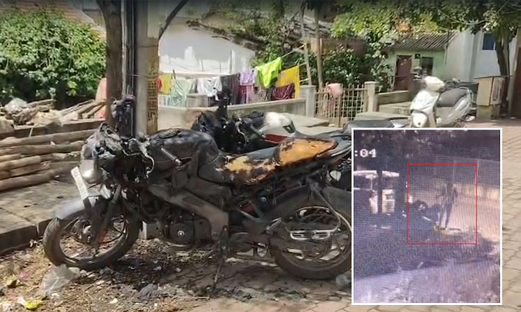 ಪ್ರೀತಿ ನಿರಾಕರಿಸಿದ್ದಕ್ಕೆ ಆಕ್ರೋಶ; ಎರಡು ಬೈಕ್‌ಗಳಿಗೆ ಬೆಂಕಿ ಹಚ್ಚಿದ ಭಗ್ನ ಪ್ರೇಮಿ 