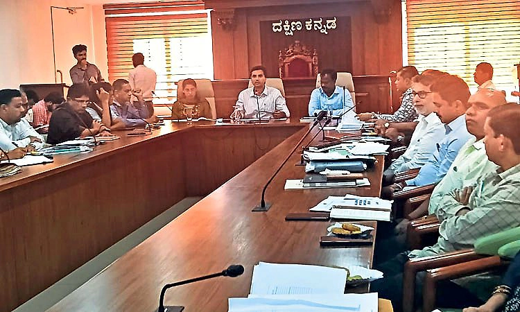 ಕುಡಿಯುವ ನೀರಿನ ಸಮಸ್ಯೆ ಎದುರಿಸಲು ಸಿದ್ಧರಾಗಿರಿ: ಡಿ.ಸಿ. ದರ್ಶನ್‌ ಎಚ್‌.ವಿ.