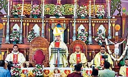 ಹೊಸ ವರ್ಷಾಚರಣೆ ಹಿನ್ನೆಲೆ : ಇಂದು ಚರ್ಚ್‌ಗಳಲ್ಲಿ ವಿಶೇಷ ಪ್ರಾರ್ಥನೆ, ಬಲಿಪೂಜೆ