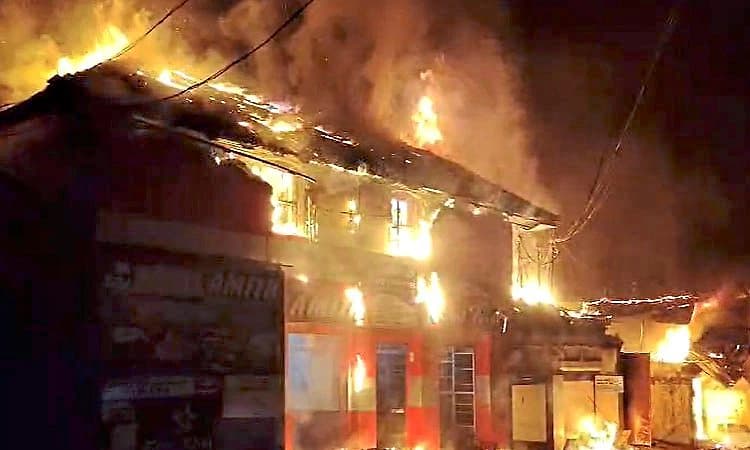 Vitla: ಎಲೆಕ್ಟ್ರಾನಿಕ್ಸ್ ಅಂಗಡಿಯಲ್ಲಿ ಆಕಸ್ಮಿಕ ಬೆಂಕಿ, ಭಾರೀ ನಷ್ಟ