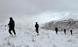 ಉಗ್ರರ ಎದುರಿಸಲು ಕಾಶ್ಮೀರ ಗ್ರಾಮಸ್ಥರಿಗೆ ಸೇನೆ ತರಬೇತಿ    