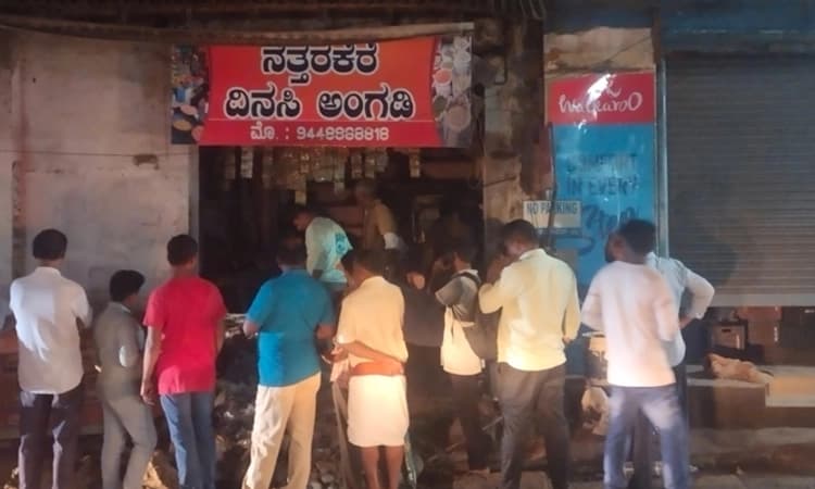 Vitla: ಅಂಗಡಿಯಲ್ಲಿ ಬೆಂಕಿ ಅನಾಹುತ; ತಪ್ಪಿದ ಭಾರೀ ದುರಂತ