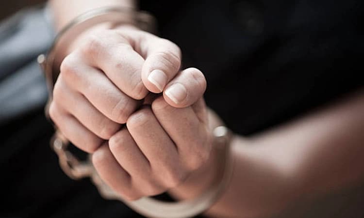 Bengaluru: ಉದ್ಯಮಿಗೆ ಹನಿಟ್ರ್ಯಾಪ್‌: ಯುವತಿ ಬಂಧನ