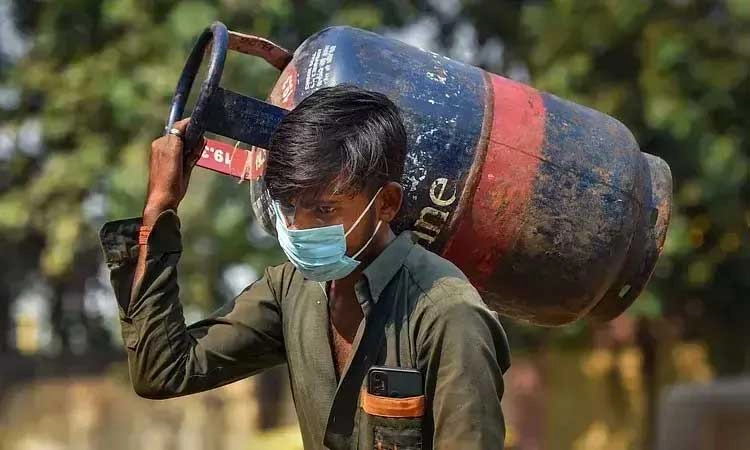 ವಾಣಿಜ್ಯ ಬಳಕೆ ಎಲ್‌ಪಿಜಿ ಸಿಲಿಂಡರ್ ಬೆಲೆಯಲ್ಲಿ ಇಳಿಕೆ… ಇಂದಿನಿಂದಲೇ ಹೊಸ ದರ ಜಾರಿ