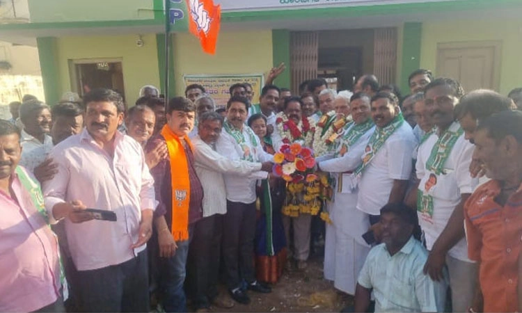 Koratagere: ಎನ್‌ಡಿಎ ತೆಕ್ಕೆಗೆ ಪಿಎಲ್‌ಡಿ ಅಧ್ಯಕ್ಷ ಮತ್ತು ಉಪಾಧ್ಯಕ್ಷ ಪಟ್ಟ