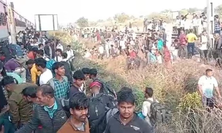 Train Tragedy: ಟೀ ಮಾರಾಟಗಾರನ ಸುಳ್ಳು ವದಂತಿಯೇ ದುರಂತಕ್ಕೆ ಕಾರಣ:ಪ್ರತ್ಯಕ್ಷದರ್ಶಿ ಹೇಳಿಕೆ