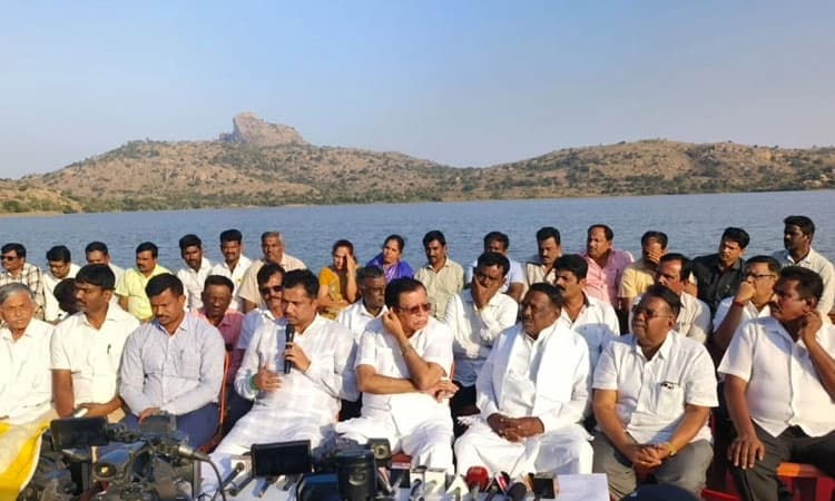 Madhugiri: ಜ.24ಕ್ಕೆ ದಂಡಿನ ಮಾರಮ್ಮನ ಬೃಹತ್ ತೆಪ್ಪೋತ್ಸವ: ಕೆ.ಎನ್.ರಾಜಣ್ಣ