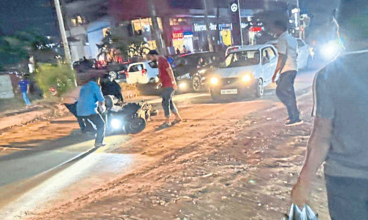 Mary Hill: ರಸ್ತೆ ಅಗೆದು ಸರಣಿ ಅಪಘಾತಕ್ಕೆ ಕಾರಣ