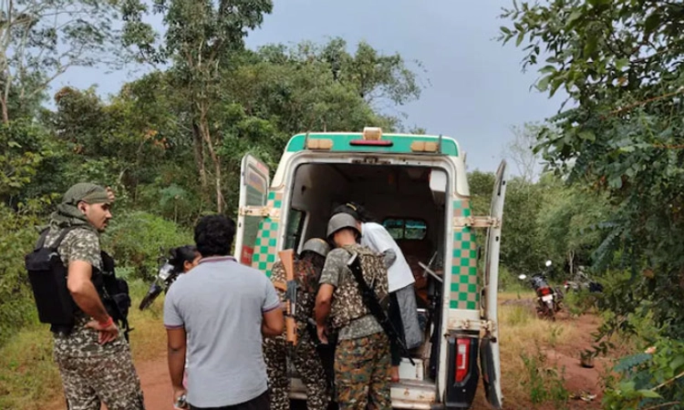 Naxals:ಛತ್ತೀಸ್‌ ಗಢ- ಟಾಪ್‌ ಕಮಾಂಡರ್‌ ಸೇರಿ 14 ನಕ್ಸಲೀಯರು ಎನ್‌ ಕೌಂಟರ್‌ ಗೆ ಬ*ಲಿ