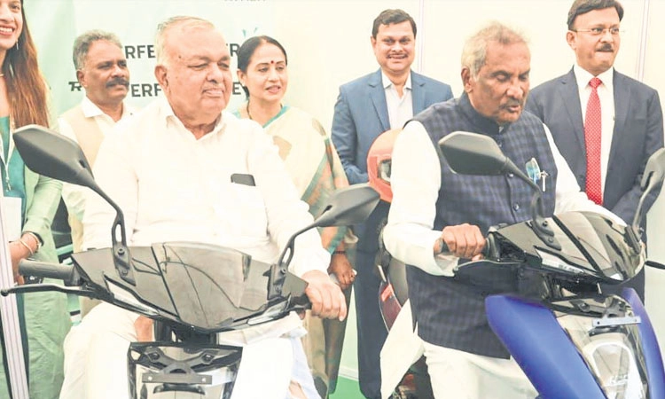 EV: ಇವಿ ಬಳಕೆಗೆ ಉತ್ತೇಜನ: ದೇಶದಲ್ಲೇ ನಂಬರ್‌ 1 ಸ್ಥಾನ ಪಡೆದ ಕರ್ನಾಟಕ