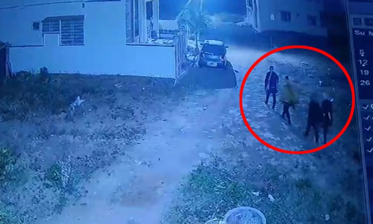 Vijayapura: ಮನೆ ದರೋಡೆ, ಮುಸುಕುಧಾರಿಗಳ ದೃಶ್ಯ ಸಿಸಿಟಿವಿಯಲ್ಲಿ ಸೆರೆ