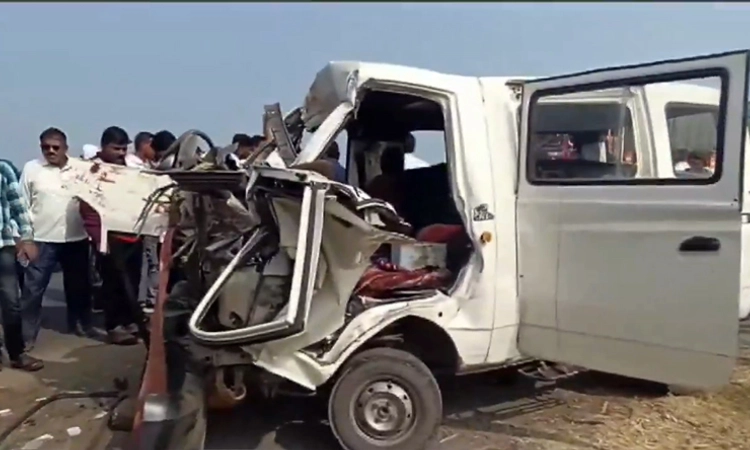 Road Mishap: ಪುಣೆ-ನಾಸಿಕ್ ಹೆದ್ದಾರಿಯಲ್ಲಿ ಭೀಕರ ಅಪಘಾತ… 9 ಮಂದಿ ಸ್ಥಳದಲ್ಲೇ ಮೃತ್ಯು