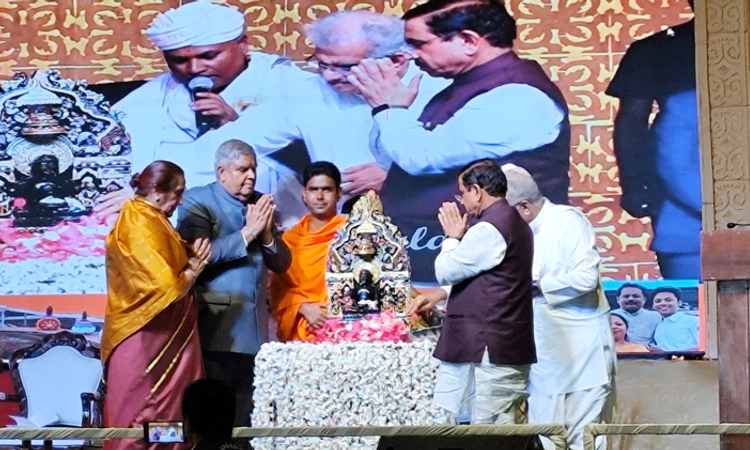 ವರೂರಿ ನವಗ್ರಹ ತೀರ್ಥ ಕ್ಷೇತ್ರದಲ್ಲಿ ಸುಮೇರು ಪರ್ವತ ಉದ್ಘಾಟಿಸಿದ ಉಪರಾಷ್ಟ್ರಪತಿ ಧನಕರ್