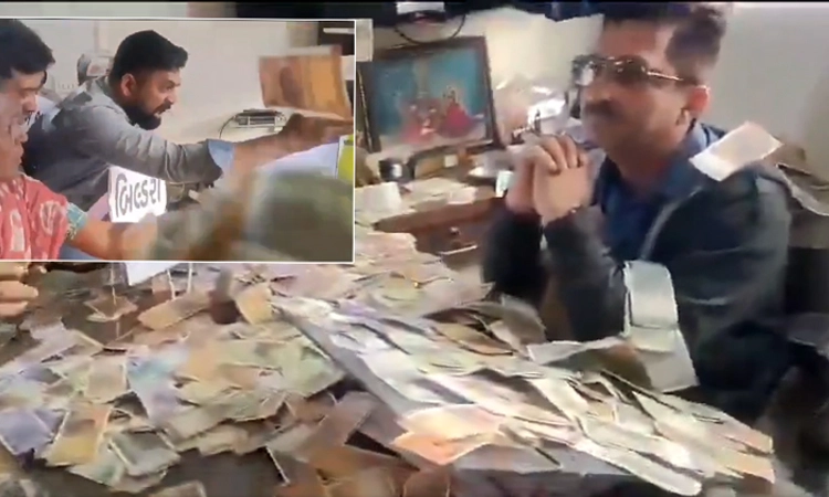 Video: ಎಷ್ಟು ಲಂಚ ತಿನ್ನುತ್ತೀಯಾ ತಿನ್ನು; ಅಧಿಕಾರಿಯ ಮೇಲೆ ಹಣ ಎಸೆದು ಆಕ್ರೋಶ ಹೊರಹಾಕಿದ ಜನ