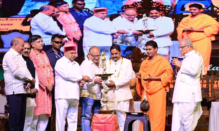 Hubballi: ವರೂರಿನ ನವಗ್ರಹ ತೀರ್ಥಕ್ಷೇತ್ರದಲ್ಲಿ ಮಹಾಮಸ್ತಕಾಭಿಷೇಕಕ್ಕೆ ವಿಧ್ಯುಕ್ತ ಚಾಲನೆ