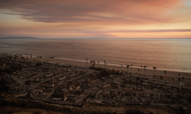 Los Angeles;ಕಾಳ್ಗಿಚ್ಚು ಆರಿಸಲು ಸೂಪರ್‌ ಸ್ಕೂಪರ್‌:ಬೆಂಕಿಯ ಕೆನ್ನಾಲಿಗೆಗೆ ಬದುಕು ಭಸ್ಮ!