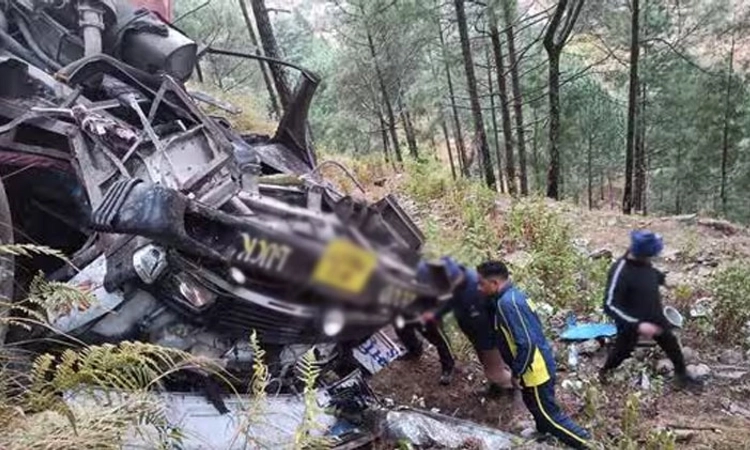 Dehradun ಉತ್ತರಾಖಂಡ: ಕಮರಿಗೆ ಬಸ್‌ ಉರುಳಿ 5 ಮಂದಿ ಸಾವು