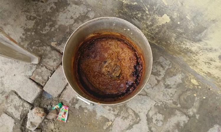 Noida: ಜೀವ ತೆಗೆದ ಚೋಲೆ; ಸ್ಟವ್‌ ಆರಿಸದೆ ಮಲಗಿದ್ದ ಇಬ್ಬರು ಉಸಿರುಕಟ್ಟಿ ಸಾ*ವು