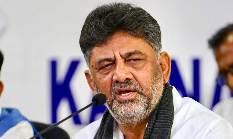 Naxal Surrender: ‘ಶರಣಾಗುವಾಗ ಬಂದೂಕು ಹಿಡಿದುಕೊಂಡು ಬರುತ್ತಾರಾ?’: ಡಿ.ಕೆ.ಶಿವಕುಮಾರ್‌