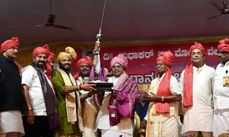 ತುಳುವಿಗೆ ರಾಜ್ಯಭಾಷೆ ಗೌರವ ಪರಿಗಣನೆ; ನರಿಂಗಾನ ಕಂಬಳೋತ್ಸವದಲ್ಲಿ ಸಿಎಂ ಭರವಸೆ