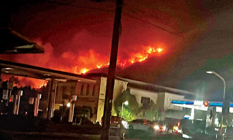California Wildfire: “ಮನೆಯ ಅಂಗಳದಲ್ಲೇ ಬೆಂಕಿ ಕುಣಿದಂತಿದೆ’
