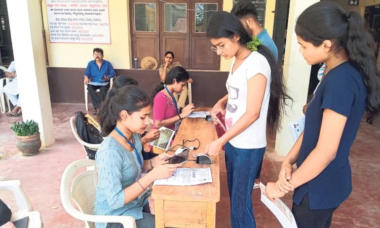 EXAM: ಉಭಯ ಜಿಲ್ಲೆಗಳಲ್ಲಿ ಸಾಂಗವಾಗಿ ಸಾಗಿದ ನೀಟ್‌ ಪರೀಕ್ಷೆ