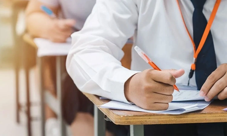 NEET Exam: ಕಲಬುರಗಿಯಲ್ಲೂ ವಿದ್ಯಾರ್ಥಿಯ ಜನಿವಾರ ತೆಗೆಸಿದ ತಪಾಸಣೆಕಾರರು