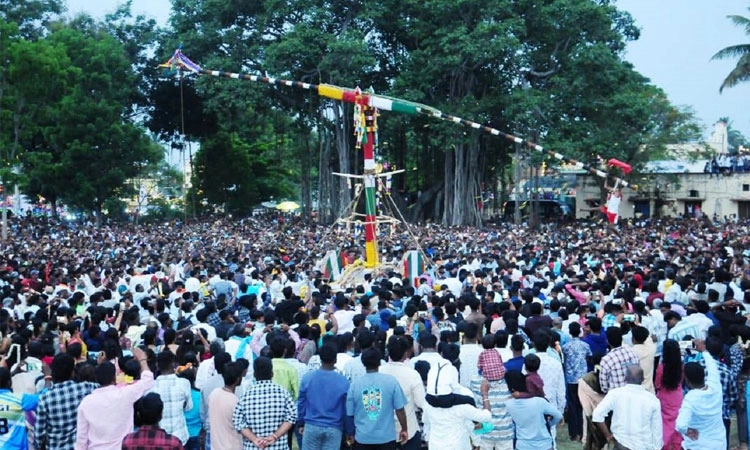 Hunsur: ಕಟ್ಟೆಮಳಲವಾಡಿಯಲ್ಲಿ ಸಾವಿರಾರು ಭಕ್ತರ ಸಮ್ಮುಖದಲ್ಲಿ ಸಿಡಿಜಾತ್ರೆ ಸಂಪನ್ನ