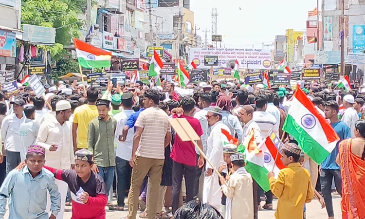Koppala: ವಕ್ಫ್ ಕಾಯ್ದೆ ವಿರೋಧಿಸಿ ಮುಸ್ಲಿಂ ಸಮುದಾಯದಿಂದ ಪ್ರತಿಭಟನೆ