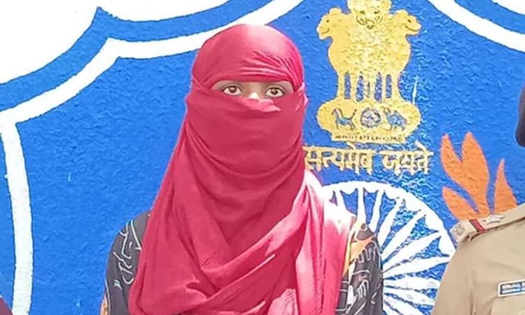 Shock; 13 ವರ್ಷದ ವಿದ್ಯಾರ್ಥಿಯೊಂದಿಗೆ ಓಡಿಹೋದ 23 ವರ್ಷದ ಶಿಕ್ಷಕಿ 5 ತಿಂಗಳ ಗರ್ಭಿಣಿ!