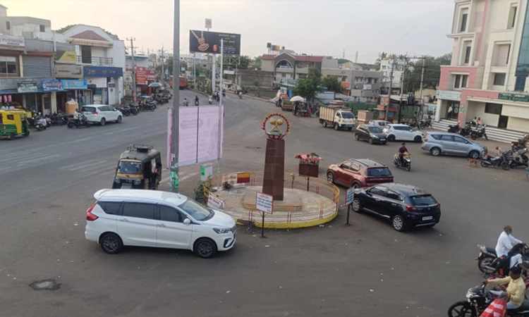 Mudhol: ಭೂಮಿಪೂಜೆಯಾಗಿ ಎರಡು ತಿಂಗಳು ಕಳೆದರೂ ಕಾರ್ಯರಂಭವಾಗದ ಕಾಮಗಾರಿ