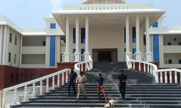 Raichur: ನೂತನ ಡಿಸಿ ಕಚೇರಿಗೆ ಬಾಂಬ್ ಬೆದರಿಕೆ