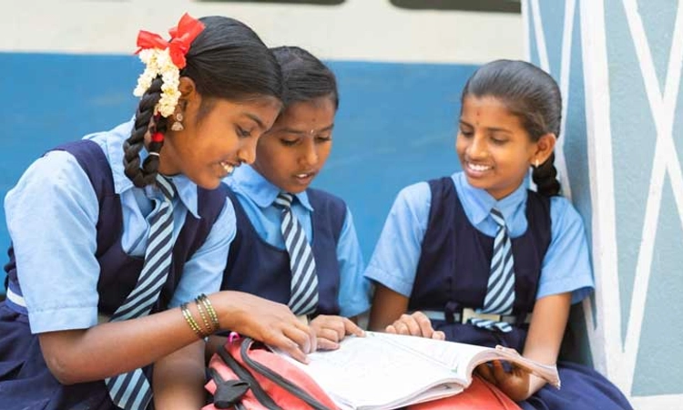 ಶಾಲೆ ಆರಂಭದ ಹೊತ್ತಿಗೆ ಮಕ್ಕಳಿಗೆ ಪುಸ್ತಕ, ತಿಂಗಳು ಬಾಕಿ ಇರುವಾಗಲೇ ಪಠ್ಯಪುಸ್ತಕ ವಿತರಣೆ